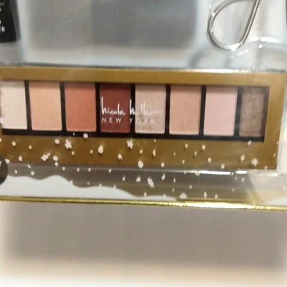 NICOLE MILLER HOLIDAYS IN PARIS 7-PIECE VEGAN MAKEUP ESSENTIALS NWT - Picture 6 of 7